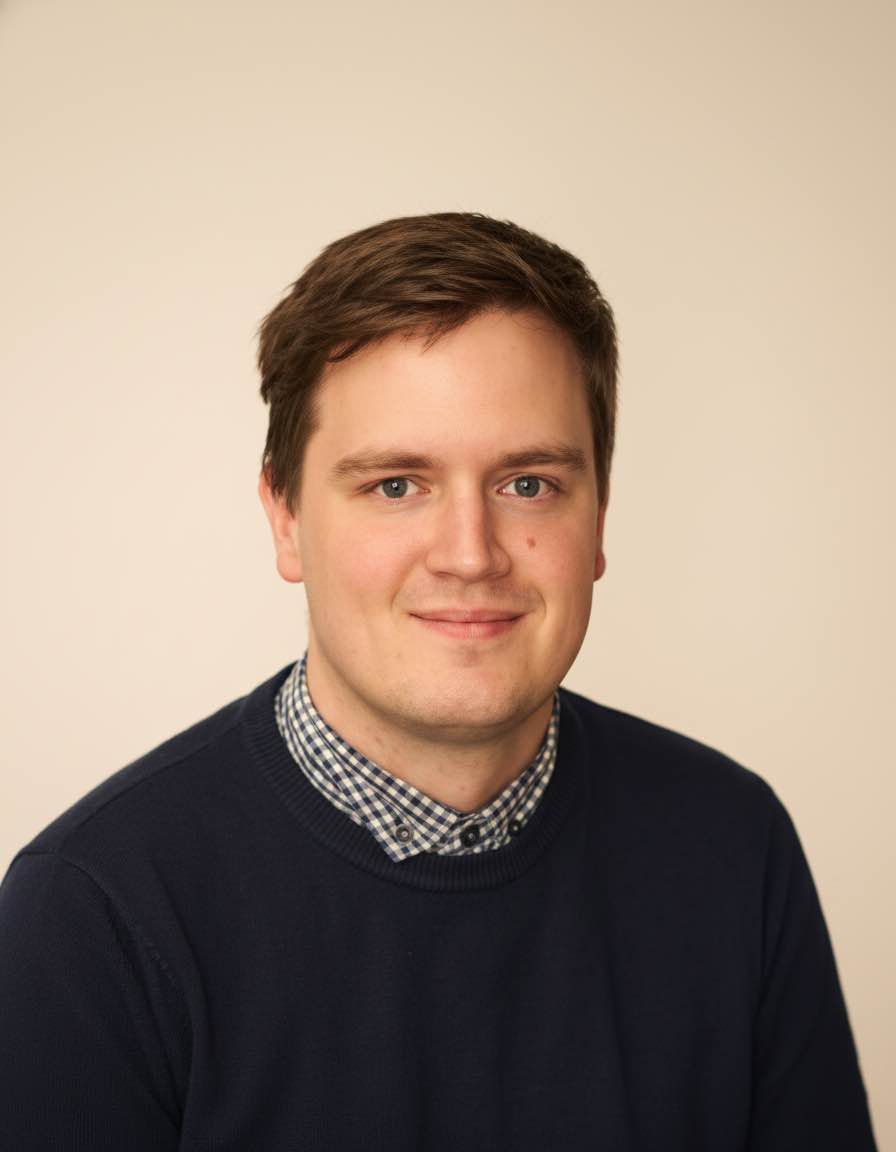 Преподаватель Эндрю, носитель языка — Великобритания