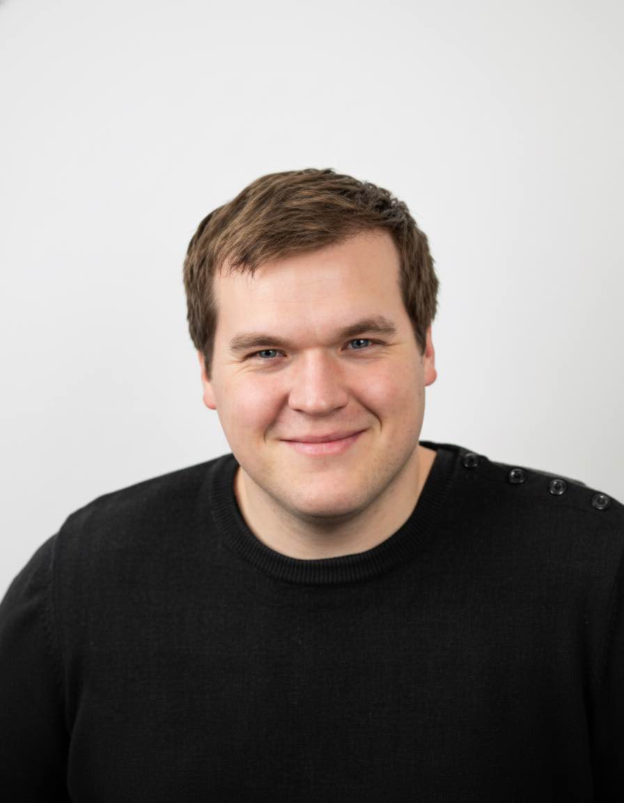 Преподаватель Арно, носитель языка — Германия