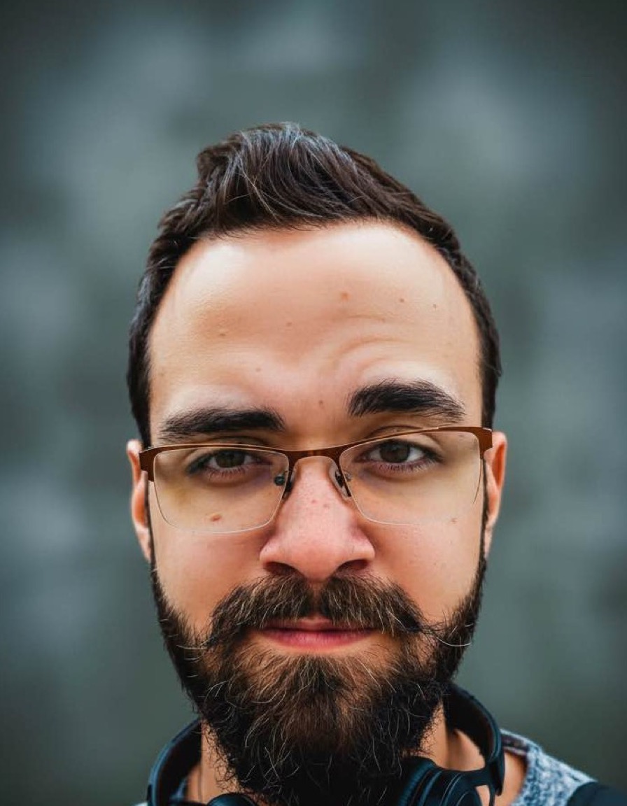 Преподаватель Дэнни, носитель языка — Сирия