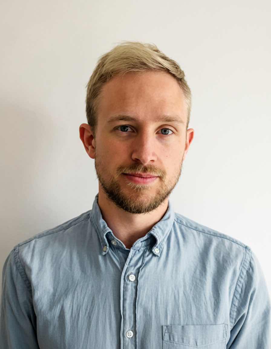 Преподаватель Доминик, носитель языка — Великобритания