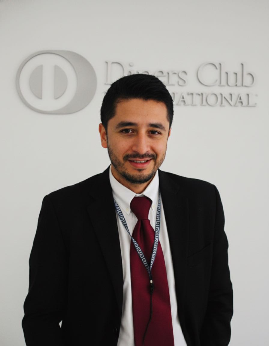 Преподаватель Данило, носитель языка — Испания