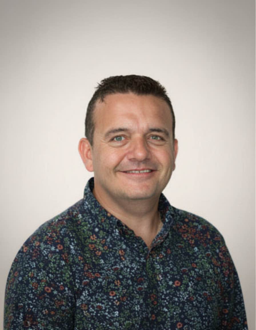 Преподаватель Йозеп, носитель языка — Испания