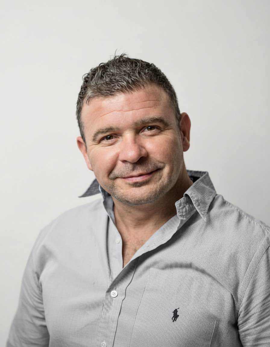 Преподаватель Джозеф, носитель языка — Великобритания