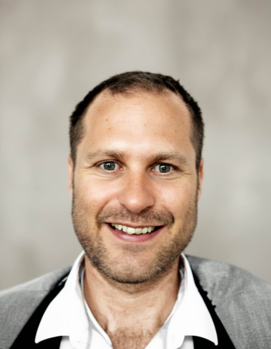 Преподаватель Дэниел, носитель языка — Ирландия