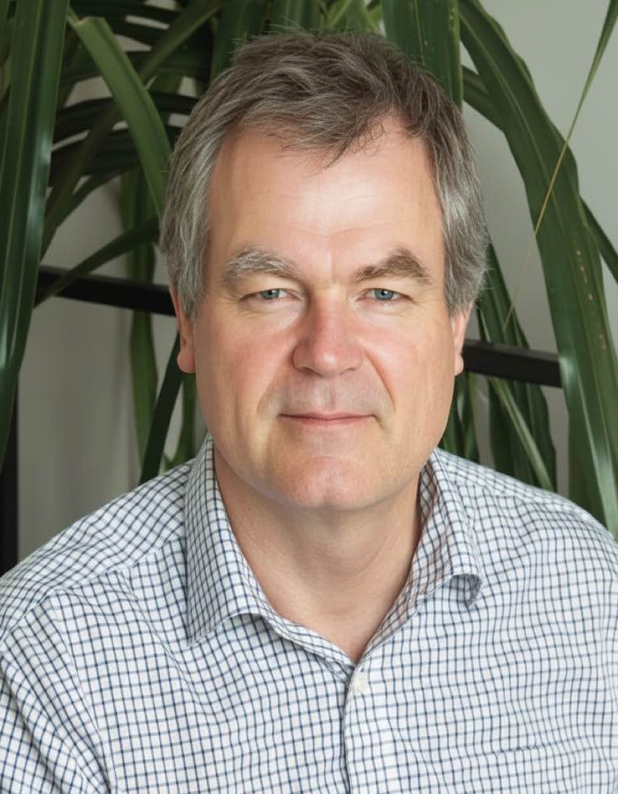 Преподаватель Томас, носитель языка — Великобритания